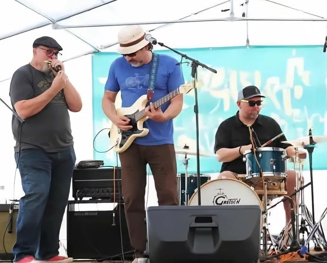 Traveling Dive Bar Live at Iron Horse Grill